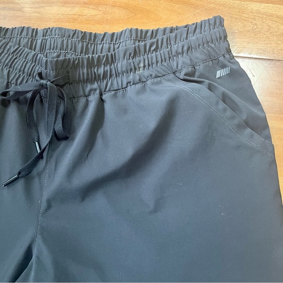 NWOT • Amazon Essentials Cropped Joggers - Picture 4 of 9
